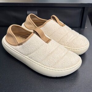 CROCS Men's Cream and Brown Slip-On Loafers